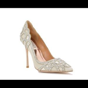 Badgley Mischka High heel right foot